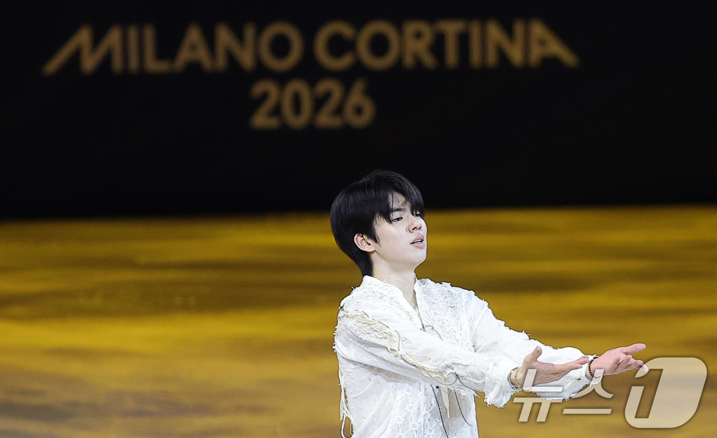 (밀라노=뉴스1) 김성진 기자 = 피겨 차준환이 21일(현지시간) 이탈리아 밀라노 아이스 스케이팅 아레나에서 열린 2026 밀라노·코르티나담페초 동계올림픽 피겨 갈라쇼에서 연기를 …