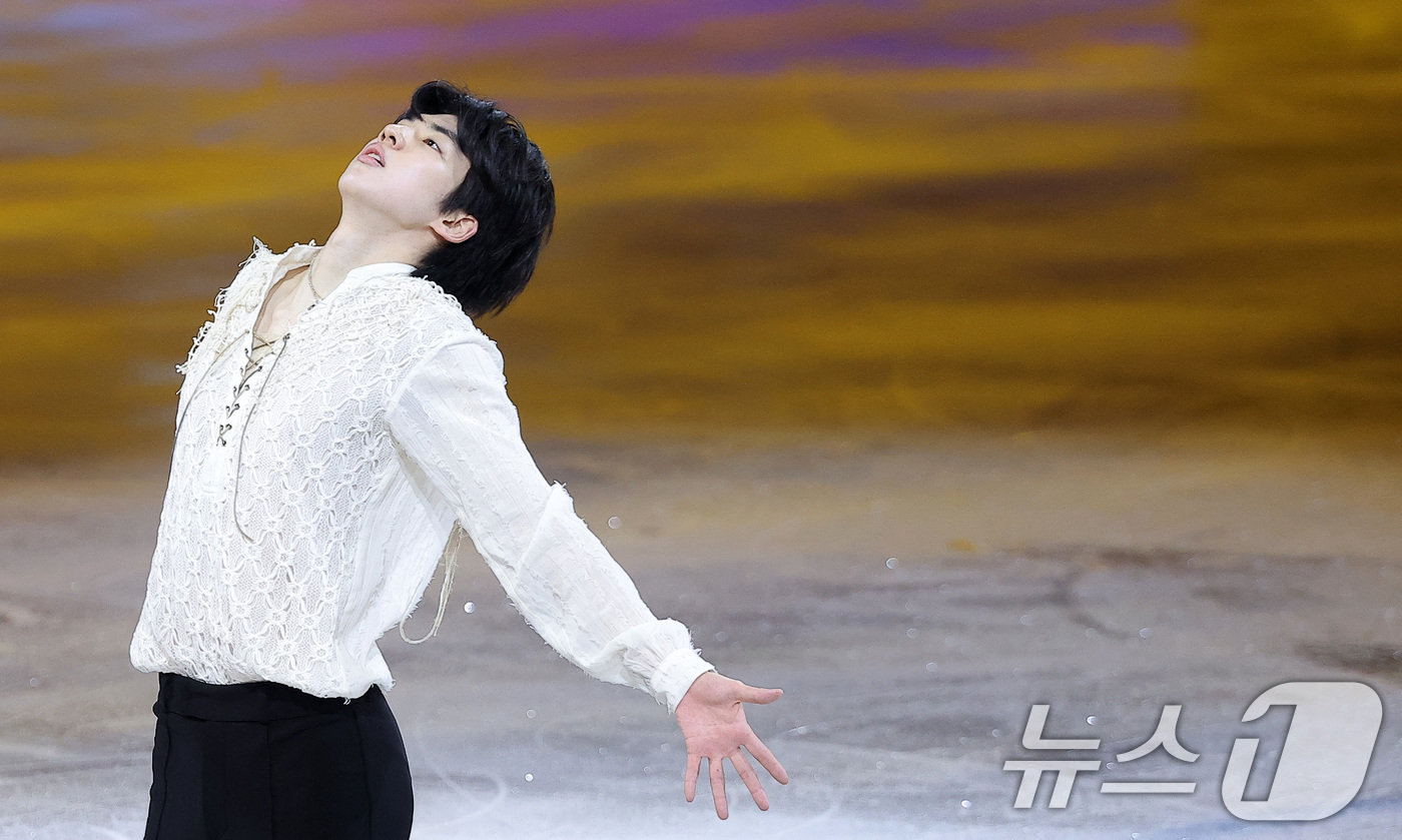 (밀라노=뉴스1) 김성진 기자 = 피겨 차준환이 21일(현지시간) 이탈리아 밀라노 아이스 스케이팅 아레나에서 열린 2026 밀라노·코르티나담페초 동계올림픽 피겨 갈라쇼에서 연기를 …