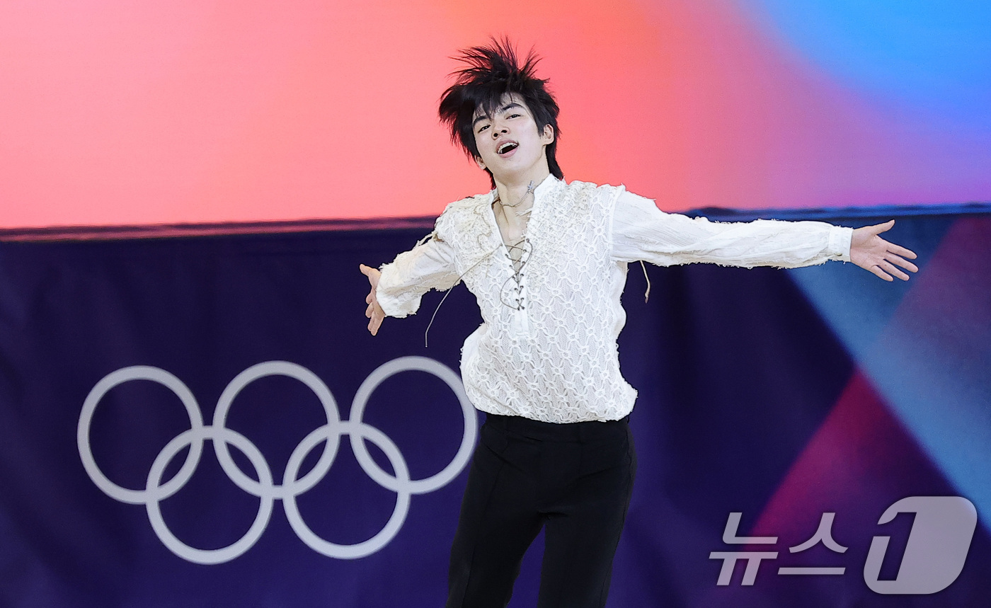 (밀라노=뉴스1) 김성진 기자 = 피겨 차준환이 21일(현지시간) 이탈리아 밀라노 아이스 스케이팅 아레나에서 열린 2026 밀라노·코르티나담페초 동계올림픽 피겨 갈라쇼에서 연기를 …