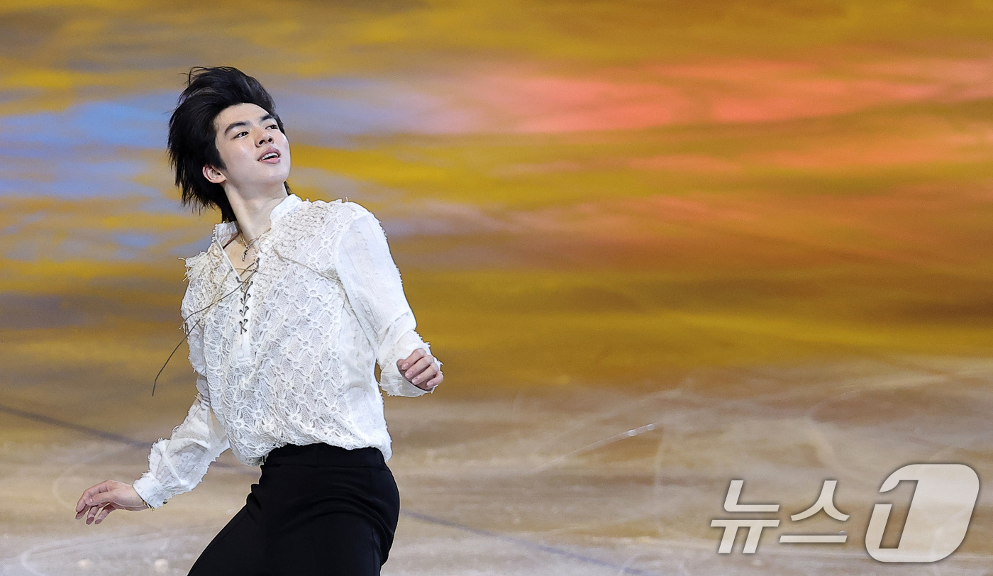 (밀라노=뉴스1) 김성진 기자 = 피겨 차준환이 21일(현지시간) 이탈리아 밀라노 아이스 스케이팅 아레나에서 열린 2026 밀라노·코르티나담페초 동계올림픽 피겨 갈라쇼에서 연기를 …