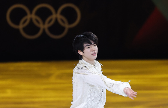 연기 펼치는 차준환