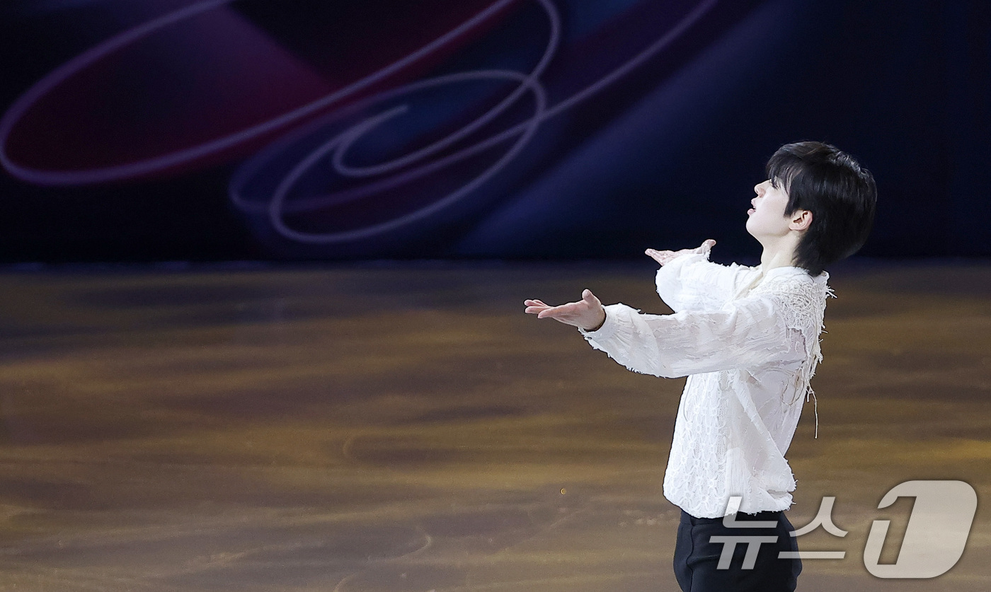 (밀라노=뉴스1) 김성진 기자 = 피겨 차준환이 21일(현지시간) 이탈리아 밀라노 아이스 스케이팅 아레나에서 열린 2026 밀라노·코르티나담페초 동계올림픽 피겨 갈라쇼에서 연기를 …