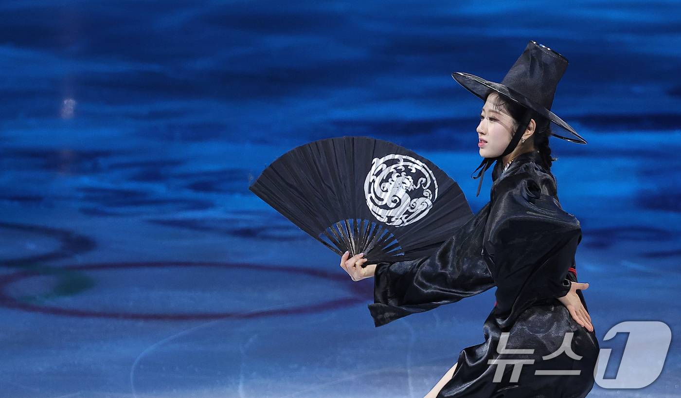 (밀라노=뉴스1) 김성진 기자 = 피겨 이해인이 21일(현지시간) 이탈리아 밀라노 아이스 스케이팅 아레나에서 열린 2026 밀라노·코르티나담페초 동계올림픽 피겨 갈라쇼에서 넷플릭스 …