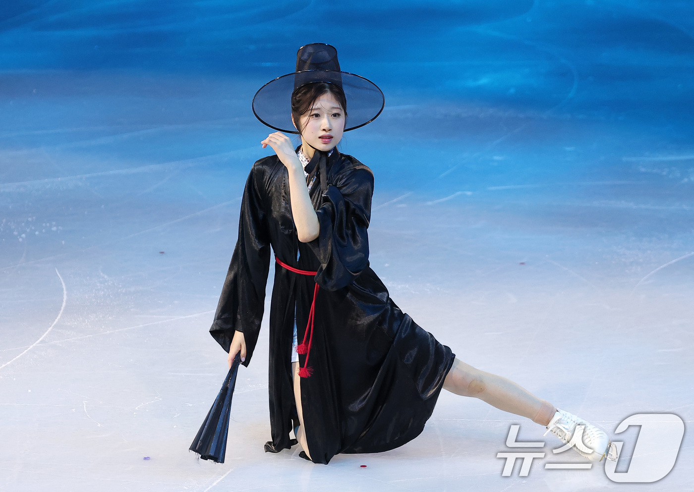 (밀라노=뉴스1) 김성진 기자 = 피겨 이해인이 21일(현지시간) 이탈리아 밀라노 아이스 스케이팅 아레나에서 열린 2026 밀라노·코르티나담페초 동계올림픽 피겨 갈라쇼에서 넷플릭스 …