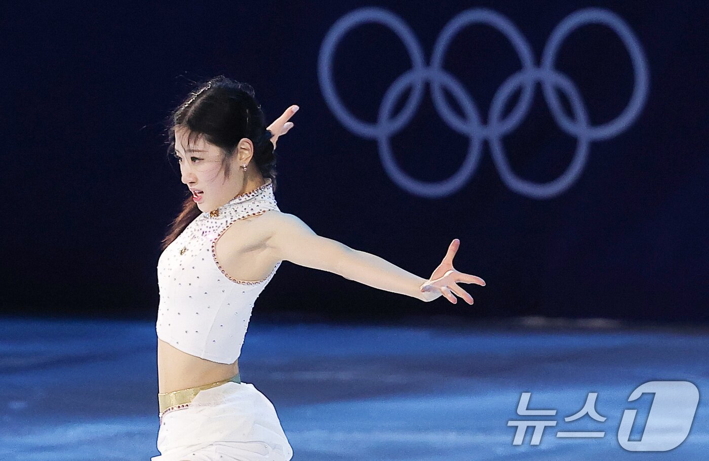 본문 이미지 - 피겨 이해인이 21일(현지시간) 이탈리아 밀라노 아이스 스케이팅 아레나에서 열린 2026 밀라노·코르티나담페초 동계올림픽 피겨 갈라쇼에서 넷플릭스 '케이팝 데몬 헌터스' OST에 맞춰 연기를 펼치고 있다. 2026.2.22 ⓒ 뉴스1 김성진 기자