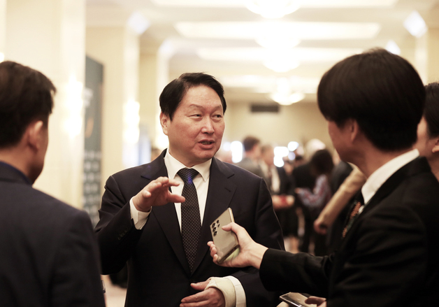 최태원 "SK하이닉스 영업이익 1000억달러 넘을 수도…AI 모든 것 집어삼켜"