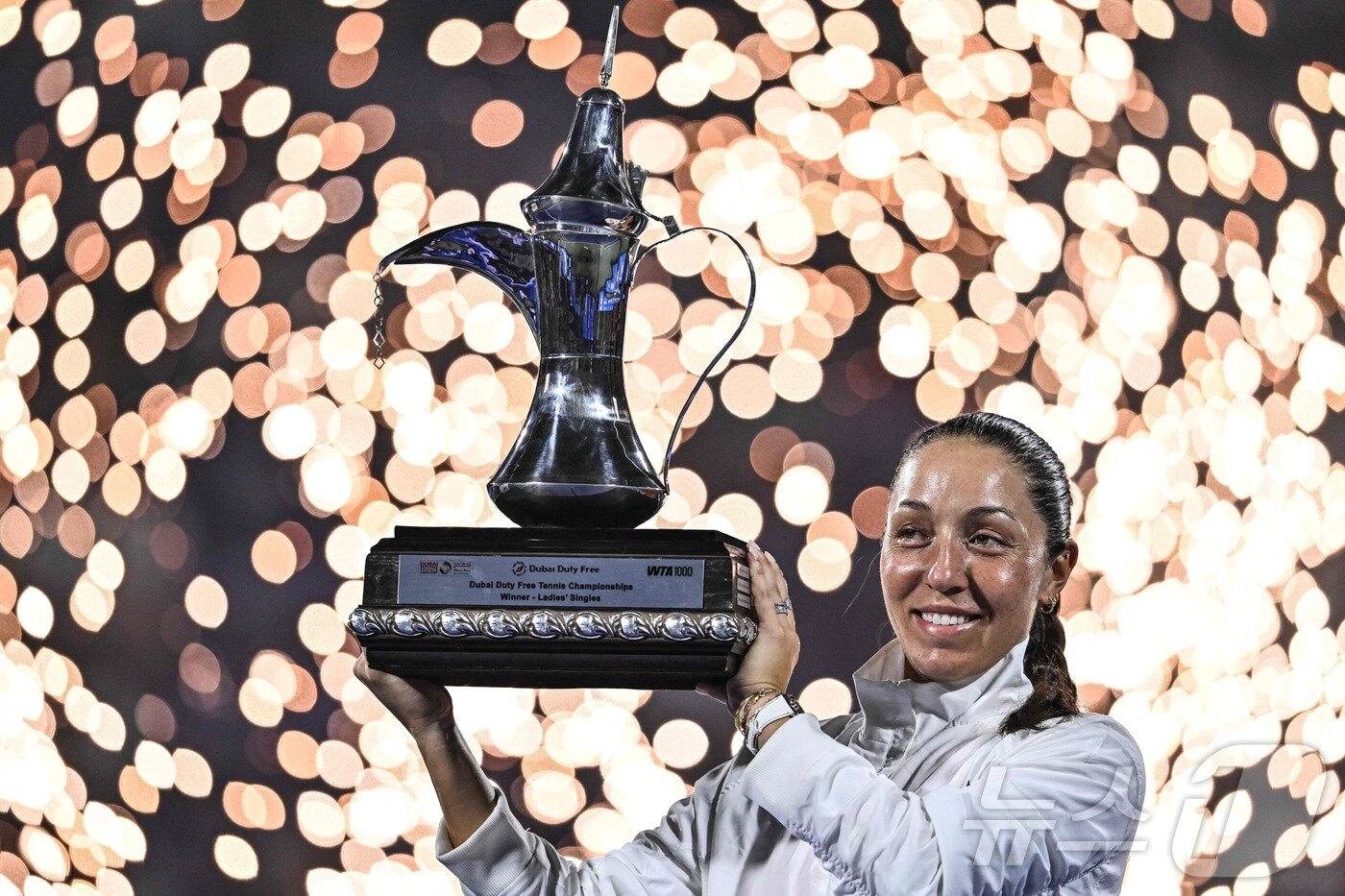 본문 이미지 - 제시카 페굴라가 22일(한국시간) WTA 투어 두바이 듀티프리 챔피언십 우승을 차지했다. ⓒ AFP=뉴스1