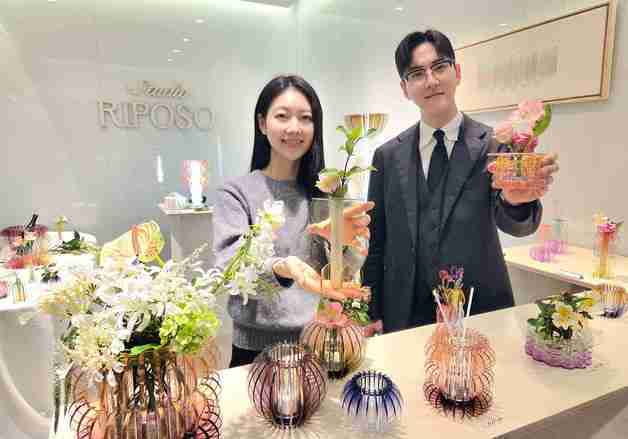 갤러리아百, 서울 명품관서 '스튜디오 리포소' 팝업…봄 감성 아크릴 소품 선봬