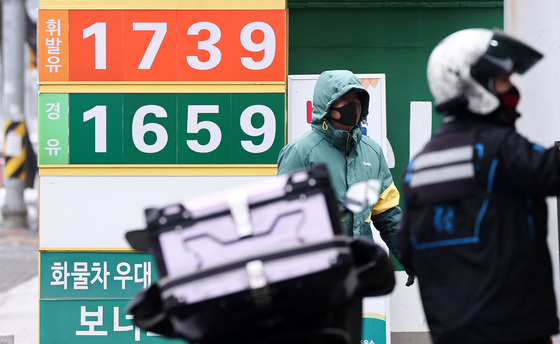 국제유가 상승에 국내 휘발유 가격도 상승 전환