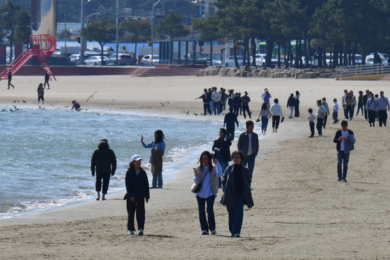 두터운 옷은 안녕
