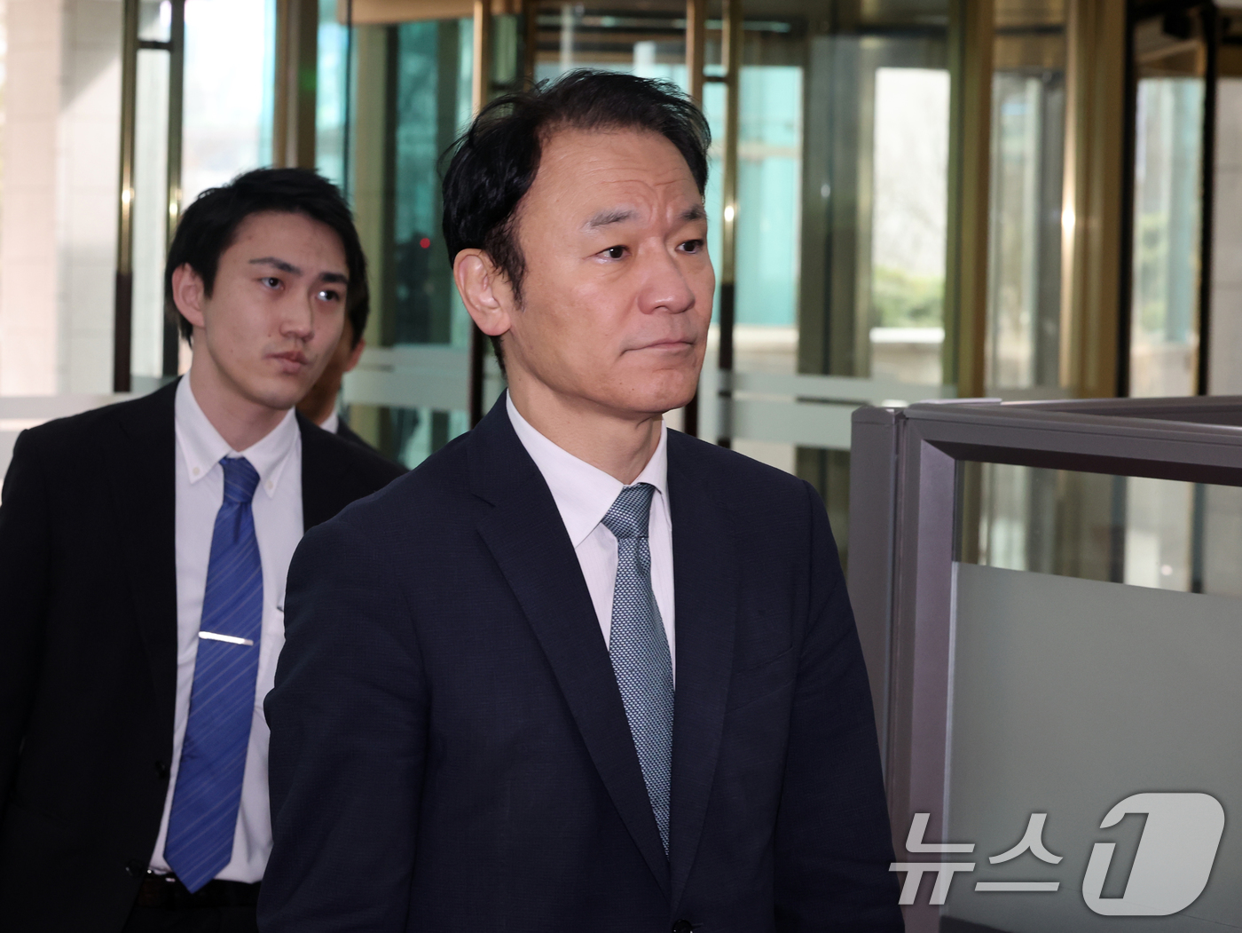 (서울=뉴스1) 황기선 기자 = 마츠오 히로타카 주한일본대사관 총괄공사가 22일 서울 종로구 외교부 청사로 초치되고 있다.정부는 이날 일본 시마네현의 '다케시마의 날' 행사와 반복 …