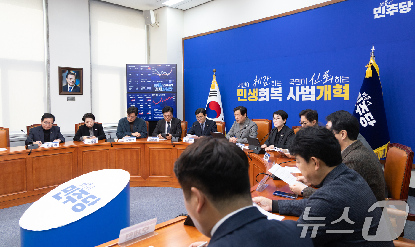 (서울=뉴스1) 이승배 기자 = 22일 서울 여의도 국회에서 열린 더불어민주당 충남대전 통합특별위원회 기자회견에서 박정현 공동위원장이 발언하고 있다. 2026.2.22/뉴스1