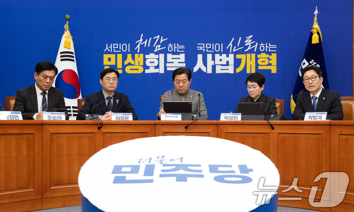 (서울=뉴스1) 이승배 기자 = 22일 서울 여의도 국회에서 열린 더불어민주당 충남대전 통합특별위원회 기자회견에서 박범계 공동위원장이 발언하고 있다. 2026.2.22/뉴스1