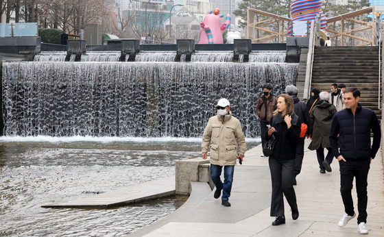 최고 기온 15도 '봄 날씨'…전국 곳곳 비 소식(종합)