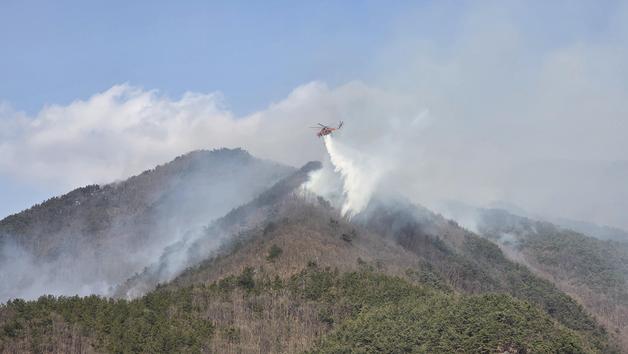 박완수 경남도지사 "함양 산불, 주불 진화·확산 차단에 총력"
