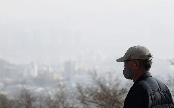 도심 뒤덮은 미세먼지