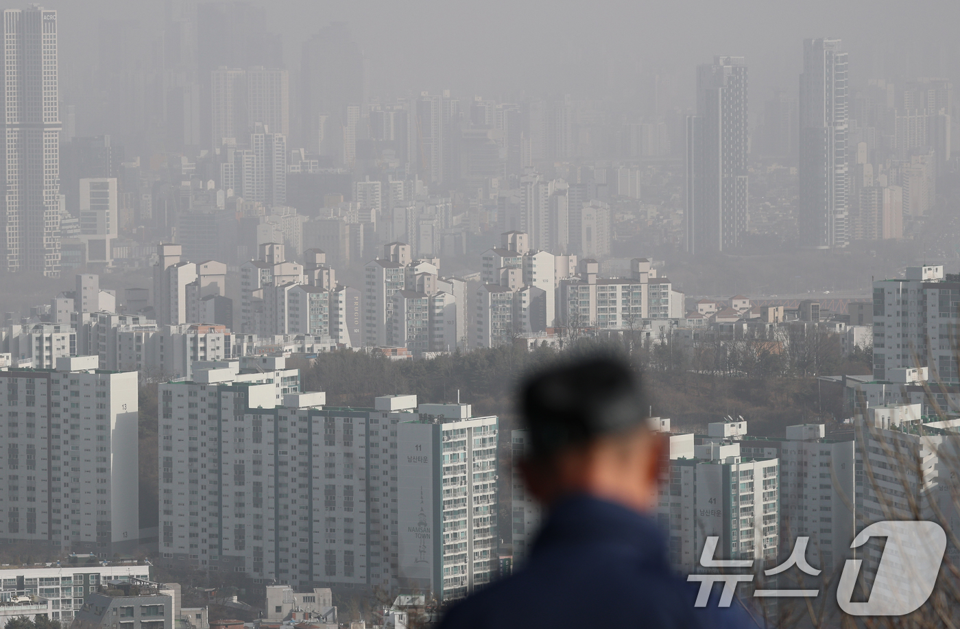 (서울=뉴스1) 오대일 기자 = 이재명 대통령이 연일 다주택자에 대한 압박을 이어가는 가운데 서울 강남구 아파트 가격이 하락세로 전환할지가 주목되고 있다. 22일 한국부동산원에 따 …