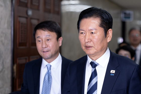 정책 의원총회 향하는 정청래 대표와 한병도 원내대표