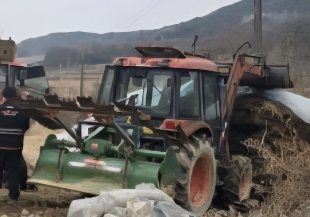 순창서 거름 주다 농기계 깔려 70대 중상