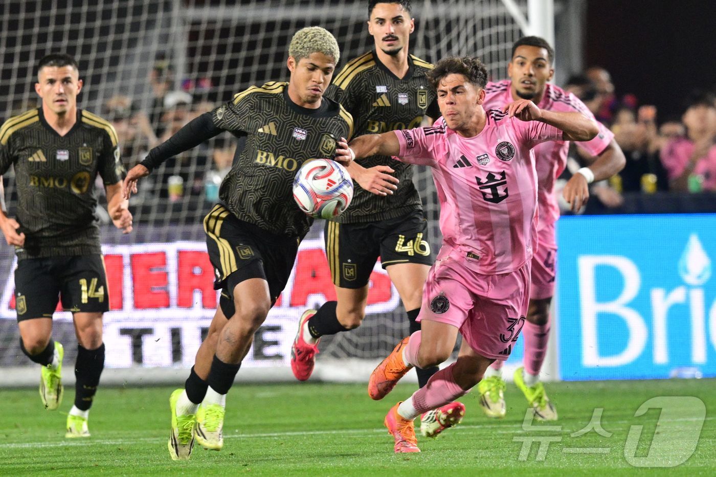 본문 이미지 - 다비드 마르티네스(왼쪽) ⓒ AFP=뉴스1