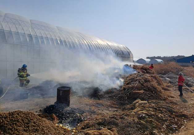 곳곳에 강풍 특보 내려진 강원…산불 등 화재 사고도 속출(종합)
