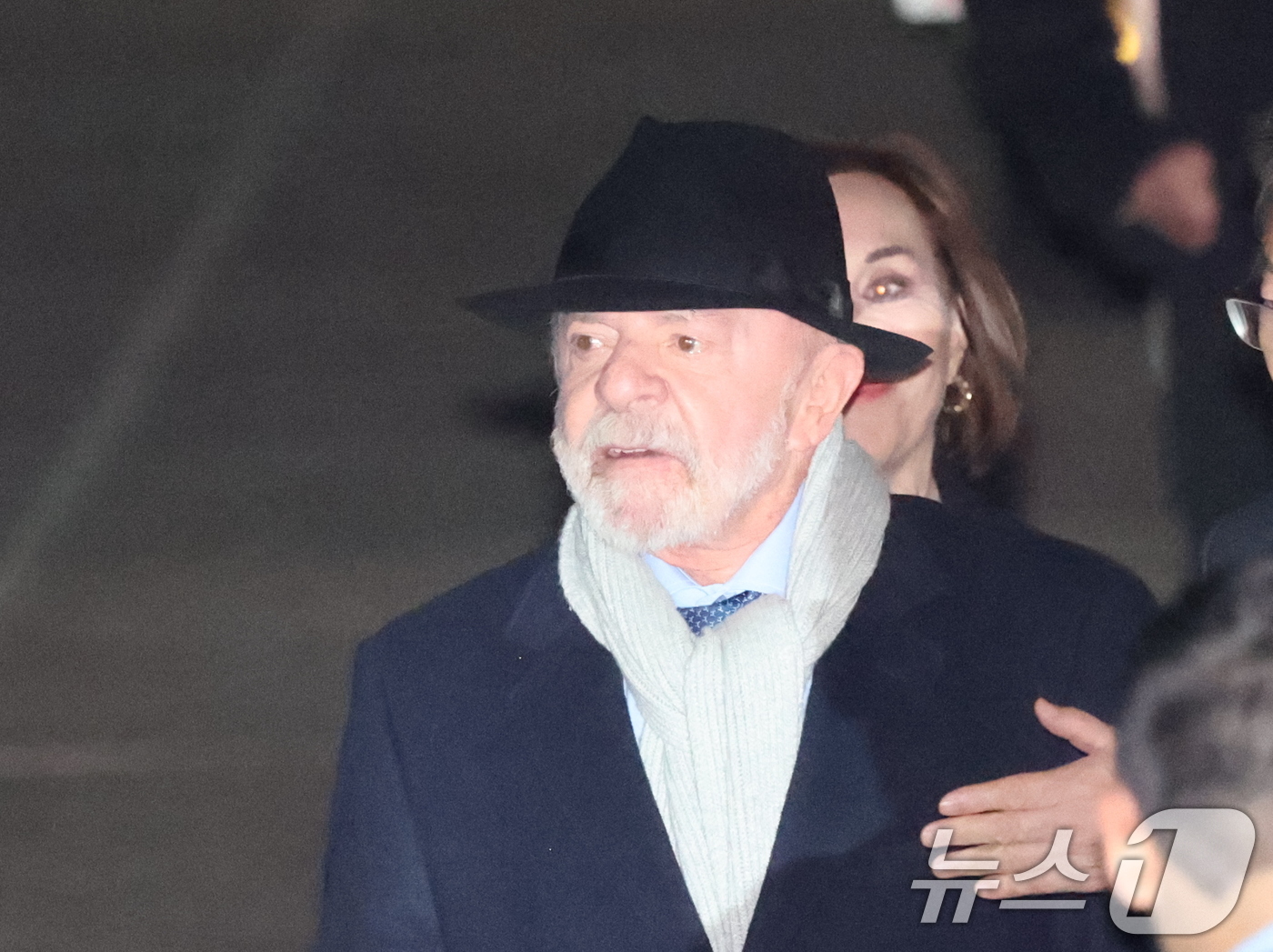 (성남=뉴스1) 황기선 기자 = 루이스 이나시우 룰라 다시우바 브라질 대통령이 22일 오후 한-브라질 정상회담을 위해 경기 성남시 서울공항을 통해 입국하고 있다. 2026.2.22 …