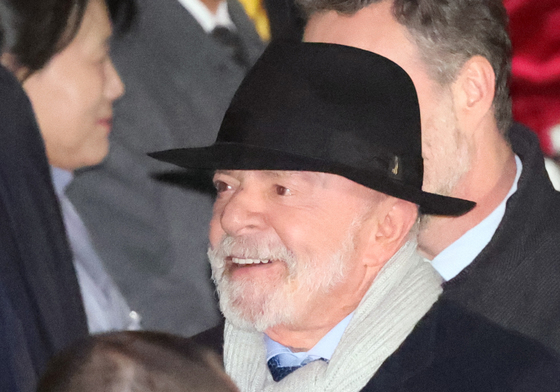 룰라 대통령, 미소 보이며 입국