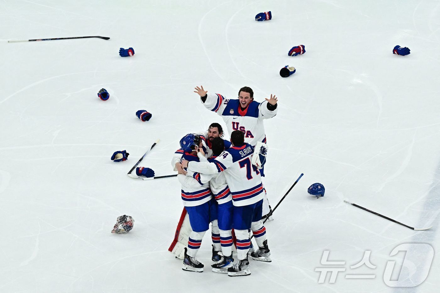 본문 이미지 - 미국이 46년만에 올림픽 남자 아이스하키 정상에 올랐다.  ⓒ AFP=뉴스1