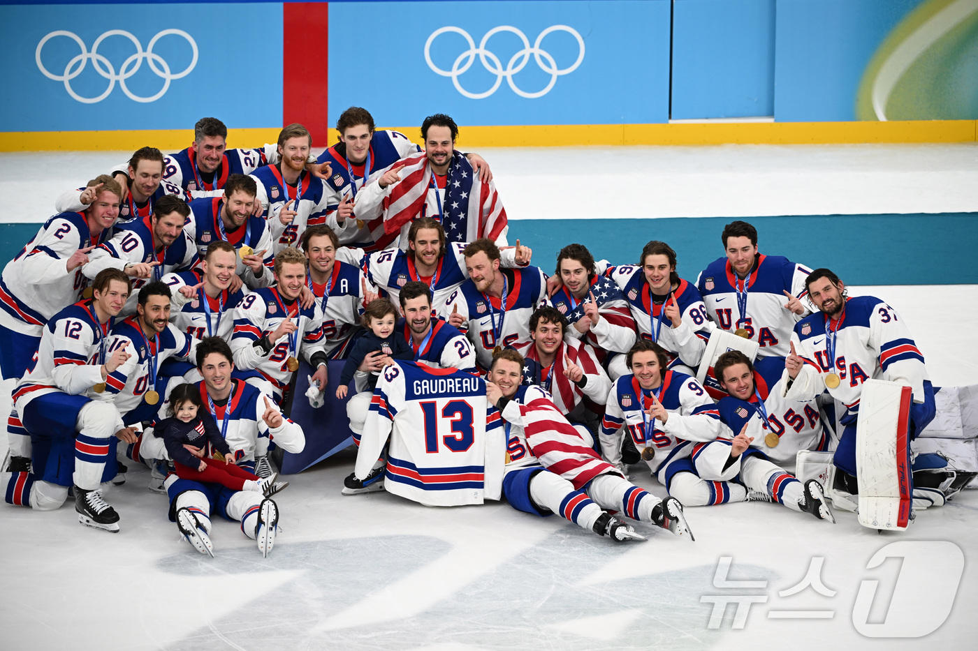 (밀라노=뉴스1) 김성진 기자 = 22일(현지시간) 이탈리아 밀라노 산타줄리아 IHO 아레나에서 열린 2026 밀라노·코르티나담페초 동계올림픽 아이스하키 남자 금메달 결정전에서 미 …
