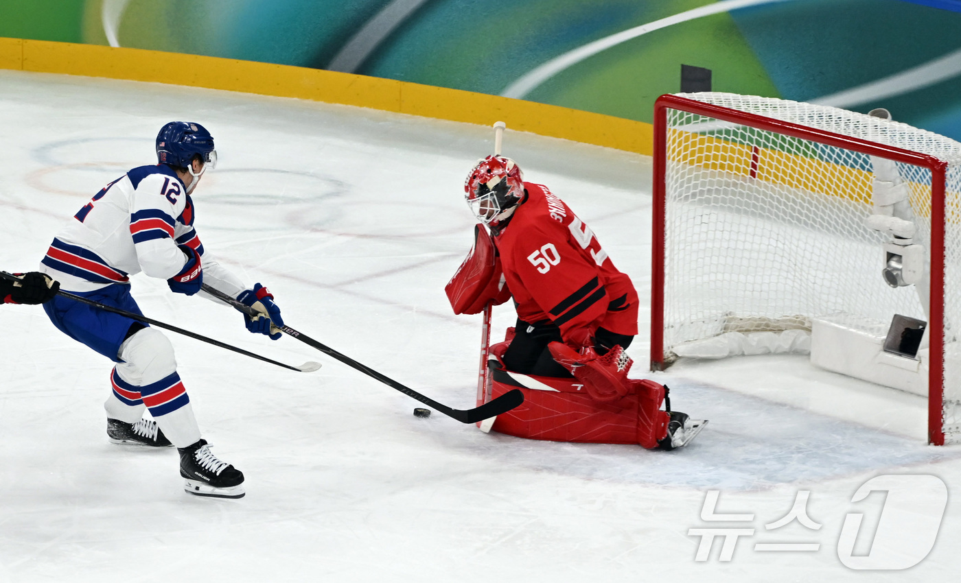 (밀라노=뉴스1) 김성진 기자 = 22일(현지시간) 이탈리아 밀라노 산타줄리아 IHO 아레나에서 열린 2026 밀라노·코르티나담페초 동계올림픽 아이스하키 남자 금메달 결정전에서 미 …