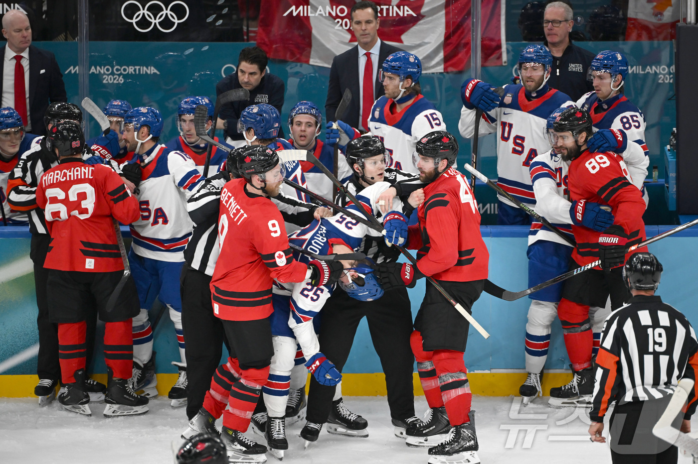 (밀라노=뉴스1) 김성진 기자 = 22일(현지시간) 이탈리아 밀라노 산타줄리아 IHO 아레나에서 열린 2026 밀라노·코르티나담페초 동계올림픽 아이스하키 남자 금메달 결정전에서 미 …