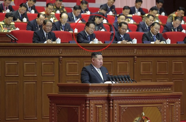 北 공식서열 2위 최룡해 퇴진?…새로 선출된 당 지도부서 빠져