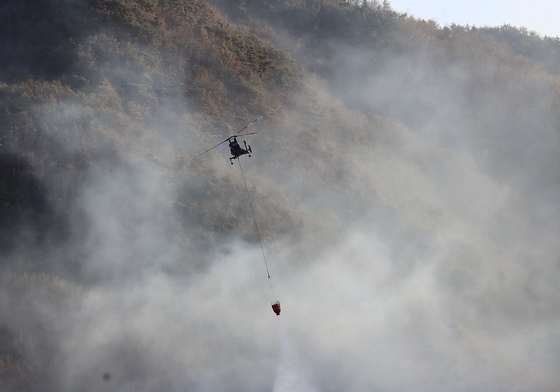 국가동원령 함양 산불 헬기 51대 투입 진화 총력…주민 134명 대피