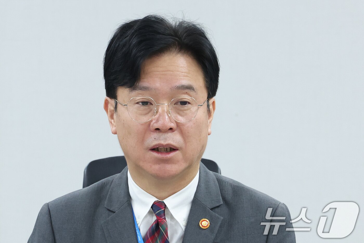 본문 이미지 - 김영훈 고용노동부 장관이 23일 서울 여의도 국회 의원회관에서 열린 고용노동부 현안 관련 당정협의회에서 발언하고 있다. 2026.2.23 ⓒ 뉴스1 신웅수 기자