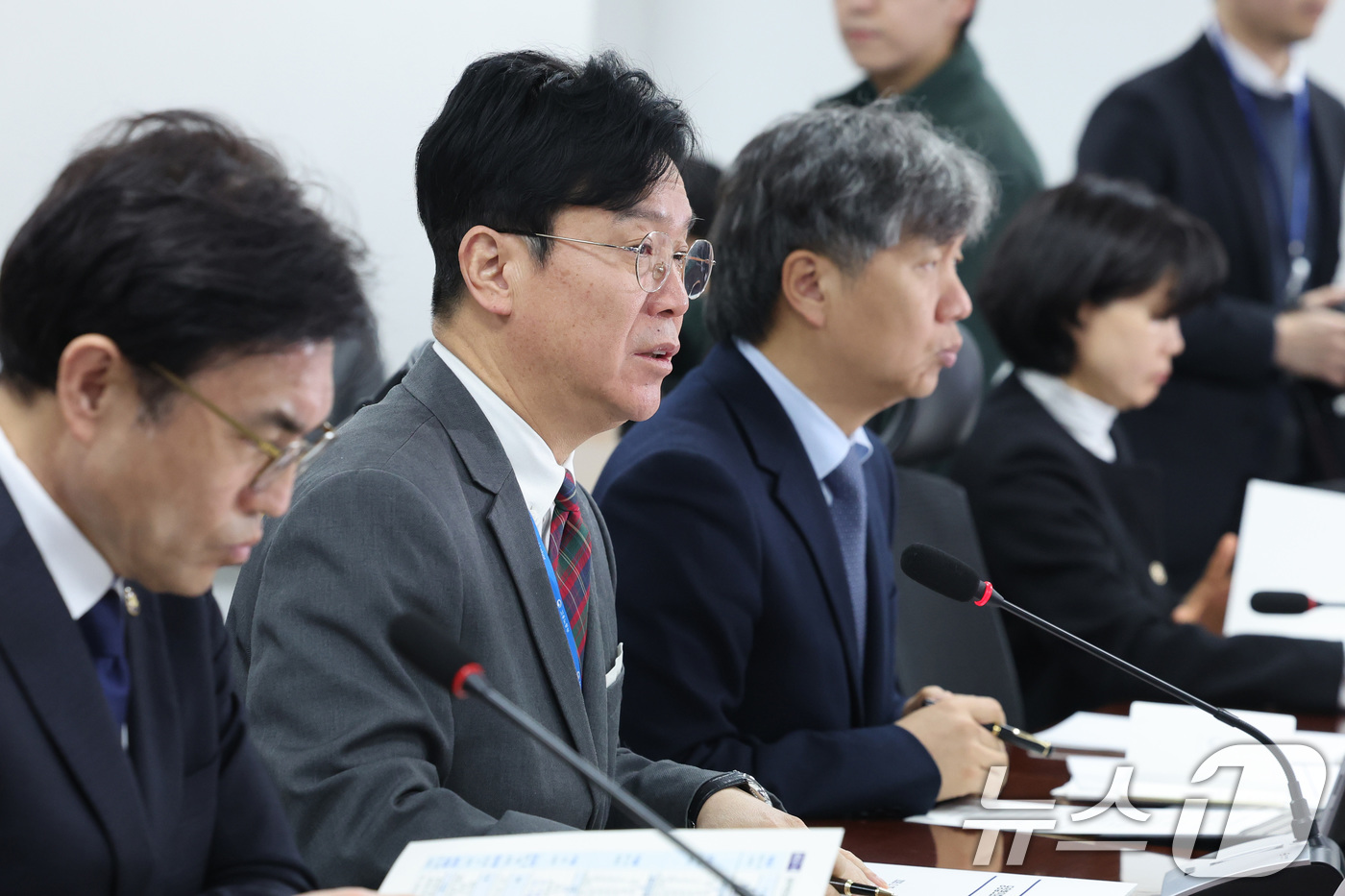 (서울=뉴스1) 신웅수 기자 = 김영훈 고용노동부 장관이 23일 서울 여의도 국회 의원회관에서 열린 고용노동부 현안 관련 당정협의회에서 발언하고 있다. 2026.2.23/뉴스1