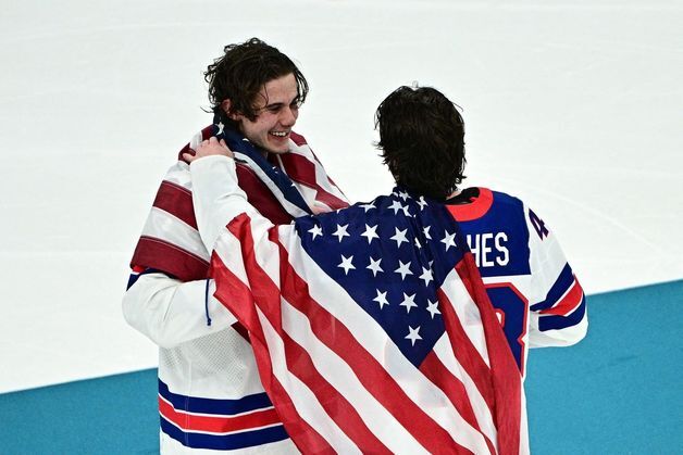 앞니 부러졌지만…美 휴즈 "'금메달 가뭄' 끊어서 자랑스러워" [올림픽]