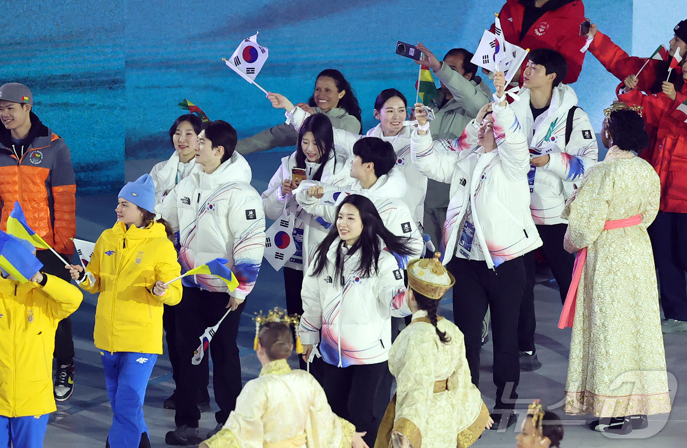(베로나=뉴스1) 김진환 기자 = 대한민국 대표팀 이수경 선수단장을 비롯한 선수들이 22일 오후(현지시간) 이탈리아 베로나 아레나에서 열린 2026 밀라노·코르티나담페초 동계올림픽 …