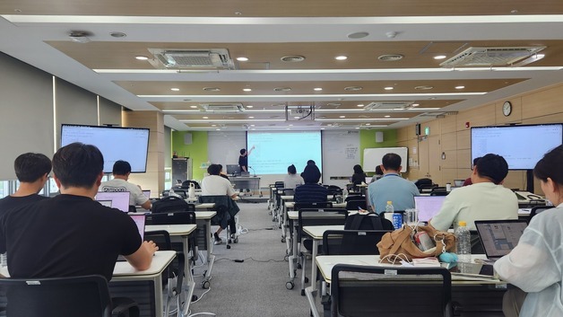 NST, 출연연 AI 통합교육 확대…AX 과정 신설