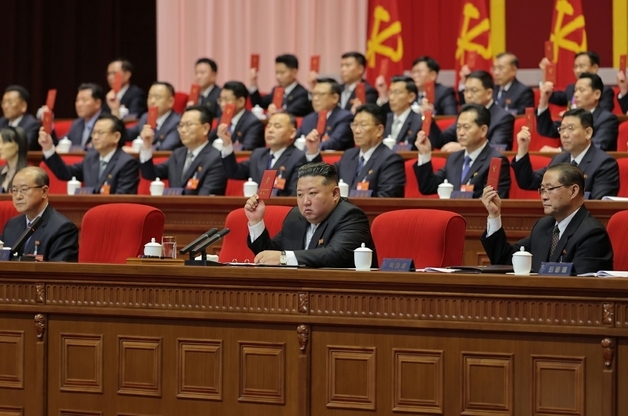 김정은, 노동당 총비서 재선…주석제 부활은 일단 수면 아래로(종합)