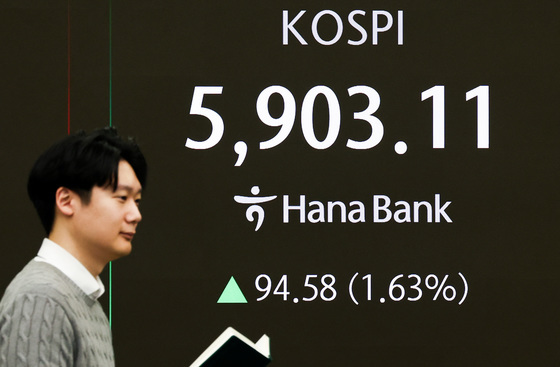 'AI 인프라 수혜' 전력설비 기업 강세…LS·대한전선 7%↑[핫종목]
