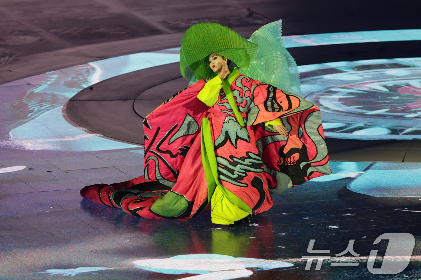 (베로나=뉴스1) 김진환 기자 = 22일(현지시간) 이탈리아 베로나 올림픽 아레나에서 열린 2026 밀라노·코르티나담페초 동계올림픽 폐회식에서 공연이 펼쳐지고 있다. (공동취재) …