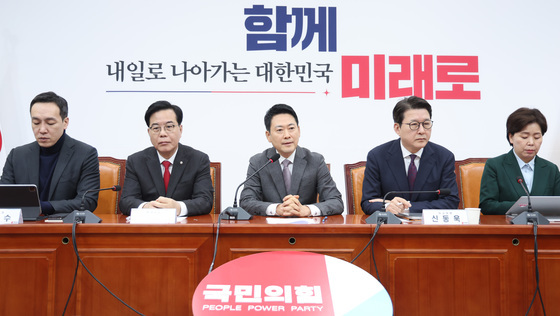 野 "與 '李공소취소 모임'은 범죄단체…'미친 짓' 유시민 응원"(종합)