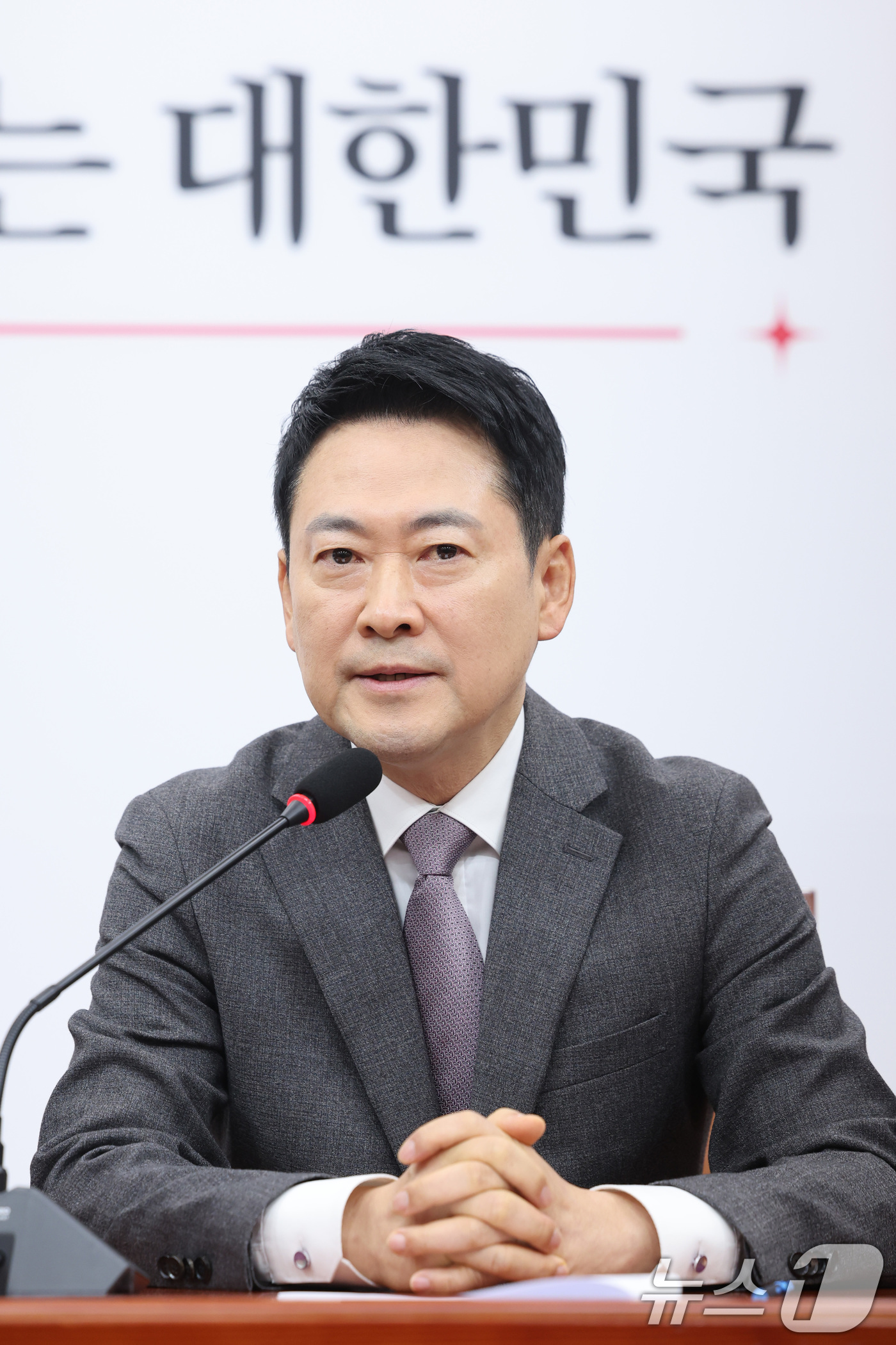 (서울=뉴스1) 신웅수 기자 = 장동혁 국민의힘 대표가 23일 서울 여의도 국회에서 열린 최고위원회의에서 발언하고 있다. 2026.2.23/뉴스1