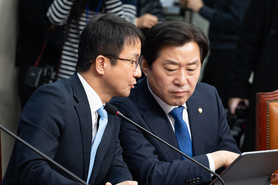 대화 나누는 한병도·황명선