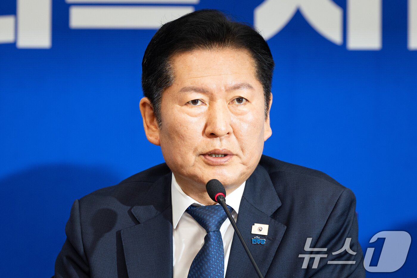 본문 이미지 - 정청래 더불어민주당 대표가 23일 서울 여의도 국회에서 열린 최고위원회의에서 모두 발언을 하고 있다. 2026.2.23 ⓒ 뉴스1 유승관 기자