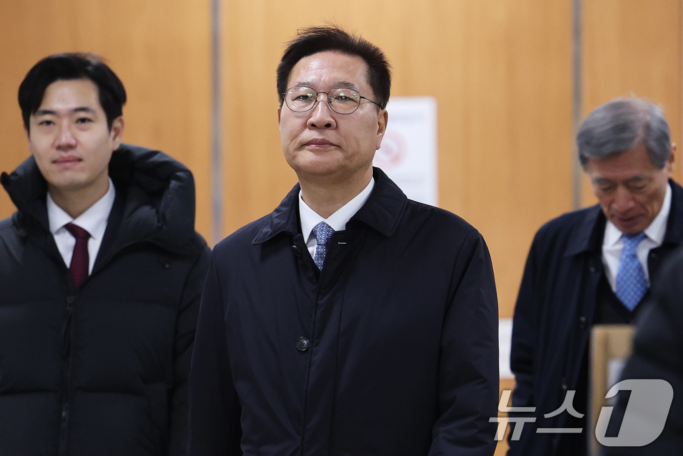 (서울=뉴스1) 오대일 기자 = 12·3 비상계엄 가담·김건희 수사 청탁 혐의로 기소된 박성재 전 법무부 장관이 23일 오전 서울 서초구 서울중앙지방법원에서 열린 공판에 출석하고 …