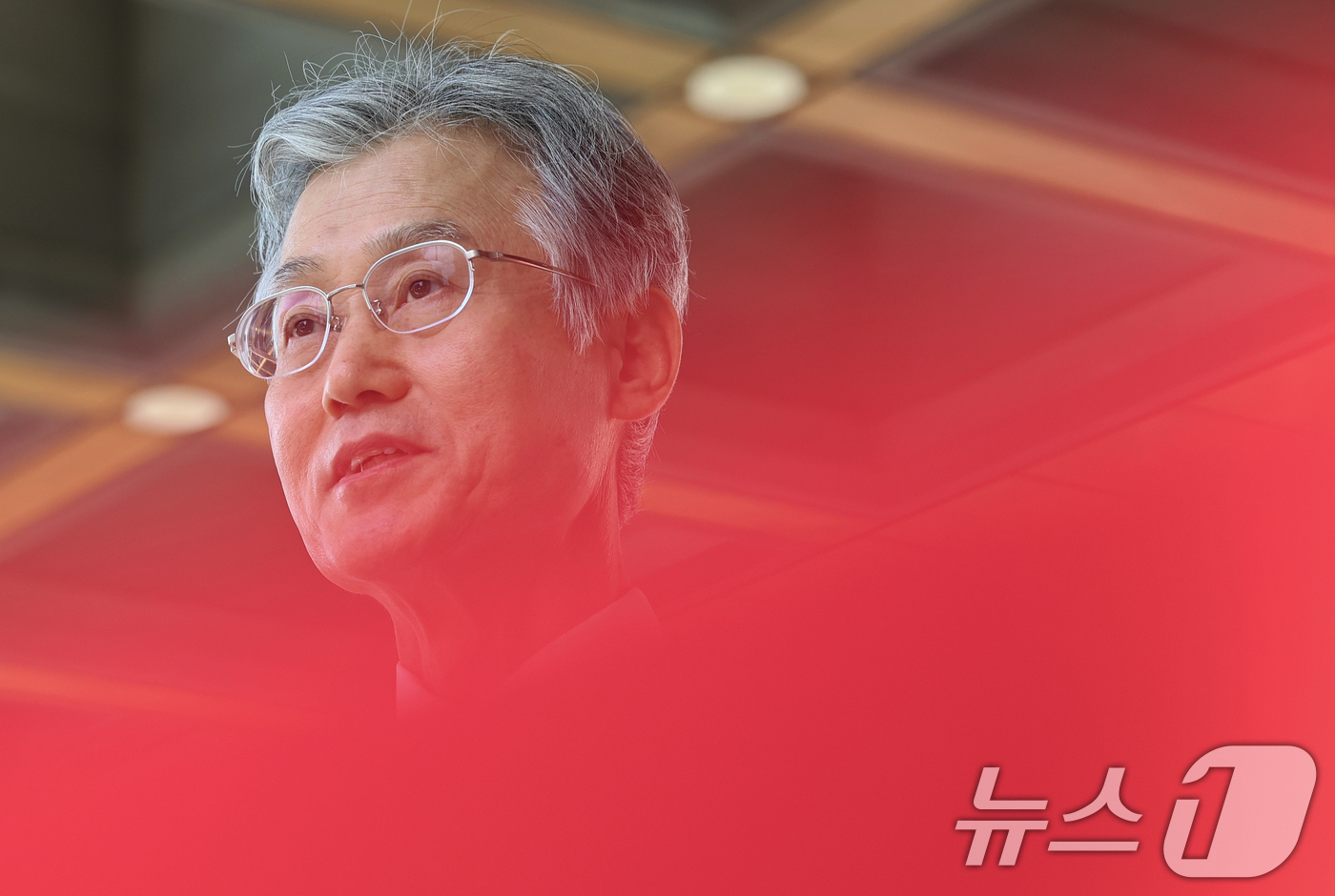 (서울=뉴스1) 오대일 기자 = 조희대 대법원장이 23일 오전 서울 서초구 대법원으로 출근하며 더불어민주당이 추진 중인 사법개혁 3법과 관련한 질문에 답하고 있다.  2026.2. …