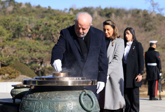 현충탑에 참배하는 브라질 대통령