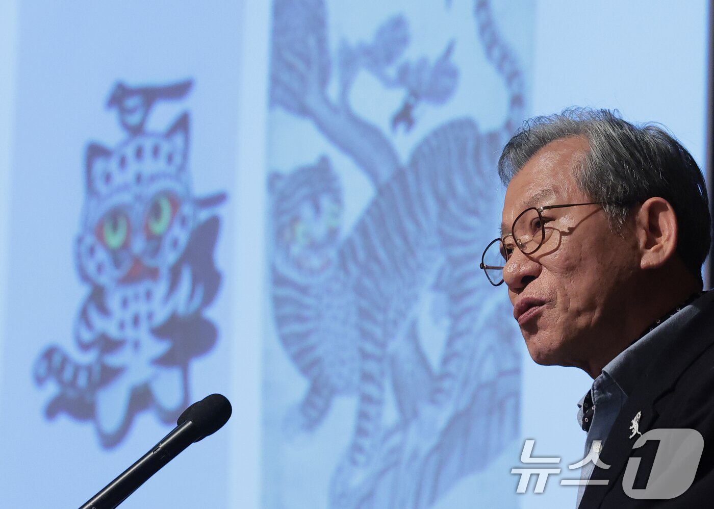 본문 이미지 - 유홍준 국립중앙박물관장이 23일 서울 중구 한국프레스센터에서 열린 관훈클럽 초청 관훈포럼에서 기조연설을 하고 있다. 2026.2.23 ⓒ 뉴스1 권현진 기자