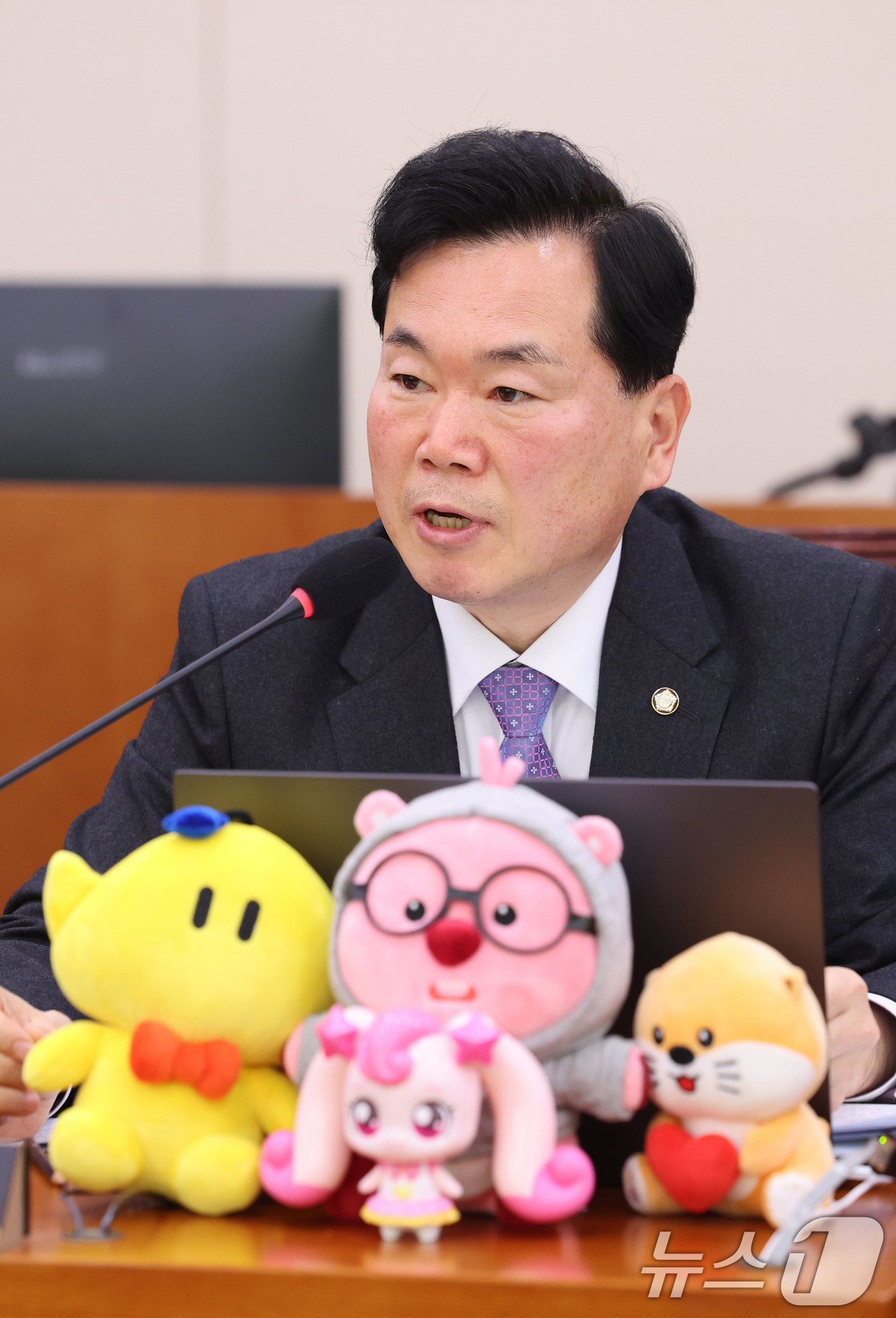 (서울=뉴스1) 신웅수 기자 = 김승수 국민의힘 의원이 23일 서울 여의도 국회에서 열린 문화체육관광위원회 전체회의에서 발언하고 있다. 2026.2.23/뉴스1